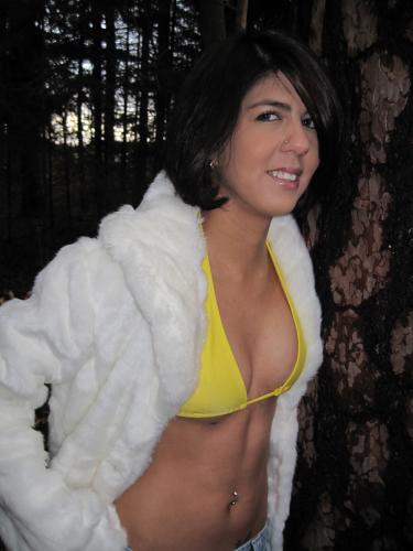 IMG_1300_sexy_yellow_bikini_mini_skirt.jpg
