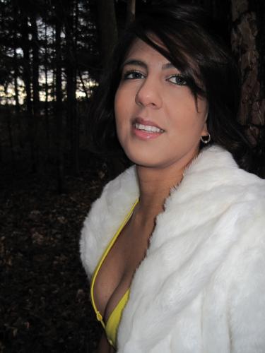 IMG_1302_sexy_yellow_bikini_mini_skirt.jpg