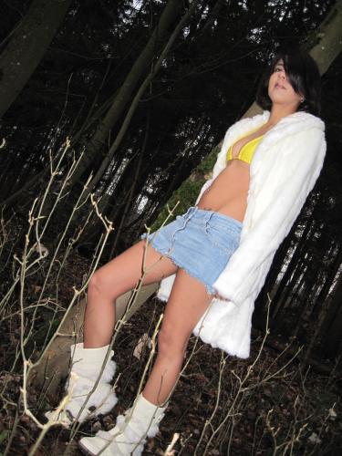 IMG_1304_sexy_yellow_bikini_mini_skirt.jpg