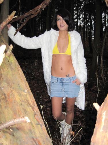 IMG_1312_sexy_yellow_bikini_mini_skirt.jpg